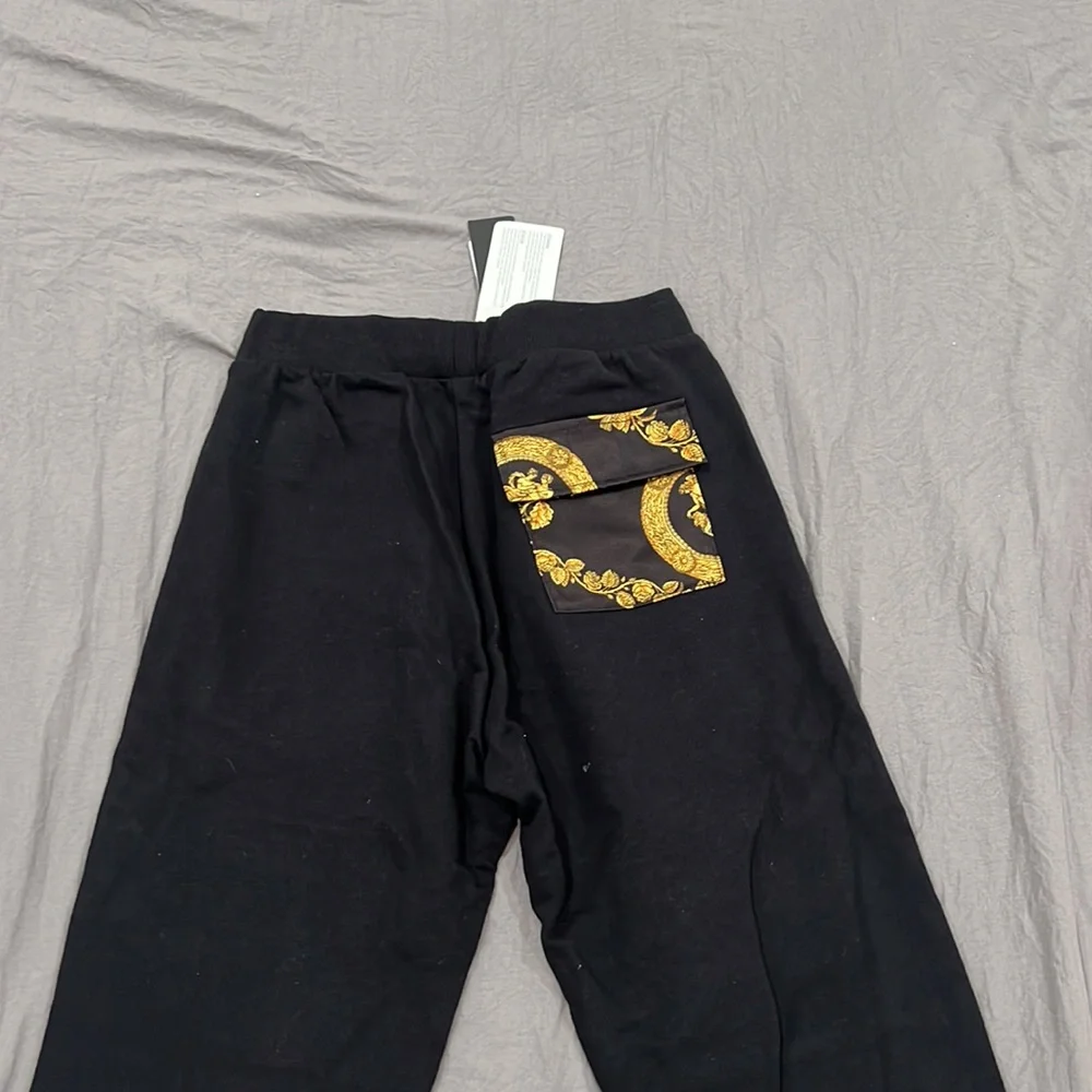 Versace - Picture 4 of 5